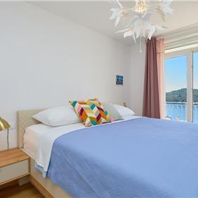 3 Bedroom Apartment with 2 Balconies near Dubrovnik Old Town, Sleeps 5-6